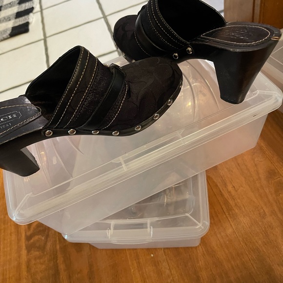 Coach mule shoe. Worn 2 times. Black very nice. 7.5 but runs a little small - Picture 7 of 9